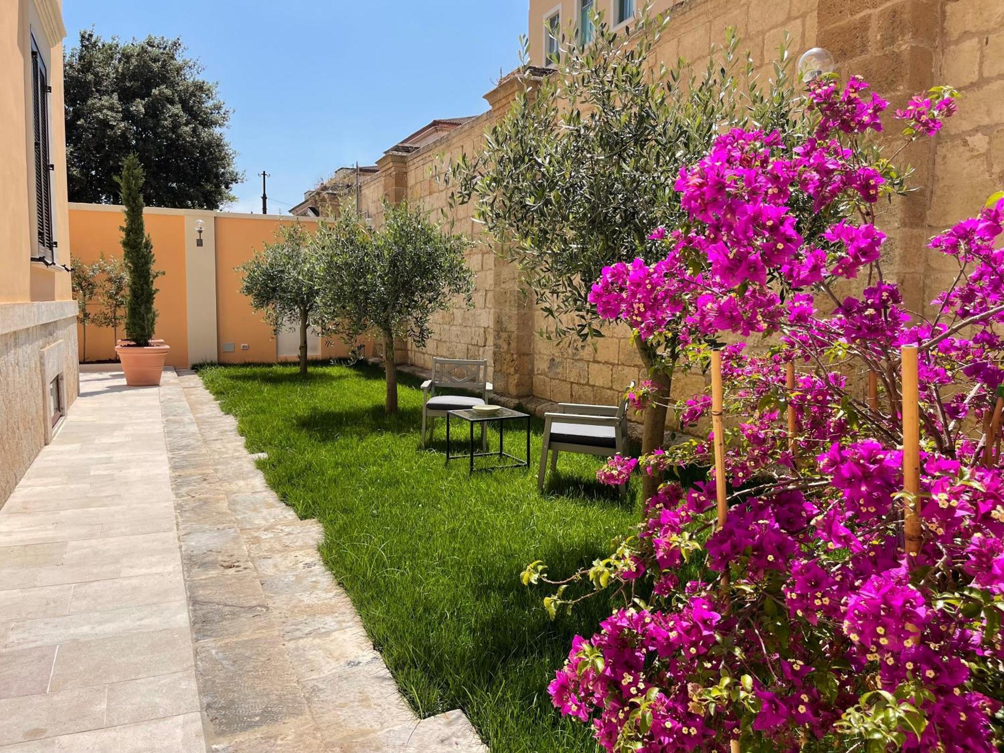 Palazzo Pitagora Hotel Taranto Exterior foto